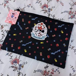 NWT - Minnie Mouse Large Zippered Pouch
